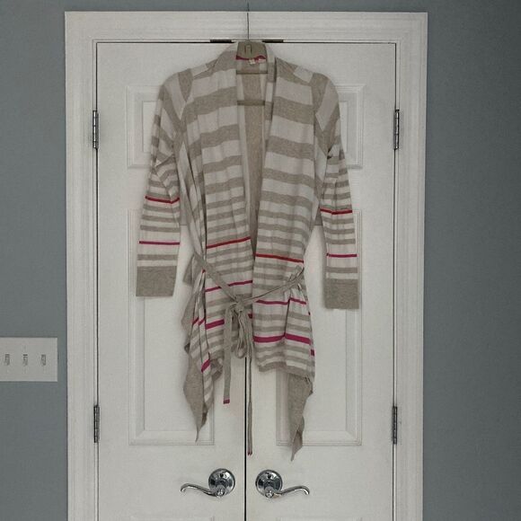 Moth cardigan with tie and longer front points - Picture 1 of 2